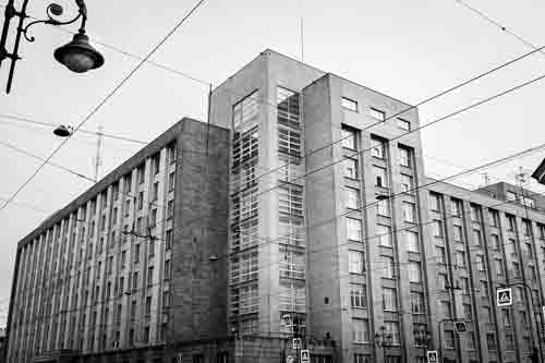 Immeuble de l'ex KGB (soi-disant) à St Petersburg. J'ai eu un peu la frousse en faisant cette photo...