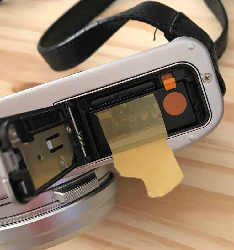 Placer le bout de scotch sur la pile